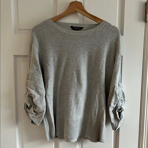 Simply Vera Sweater with Ruched sleeves Sz M